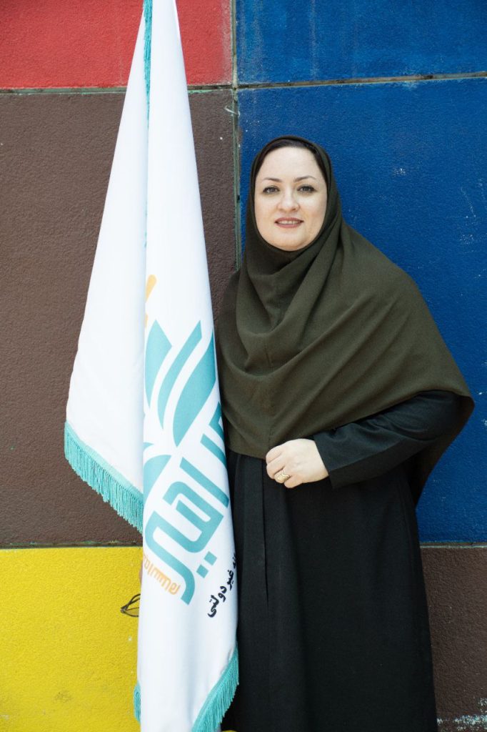 آموزگار مدرسه نورامیر (ع)