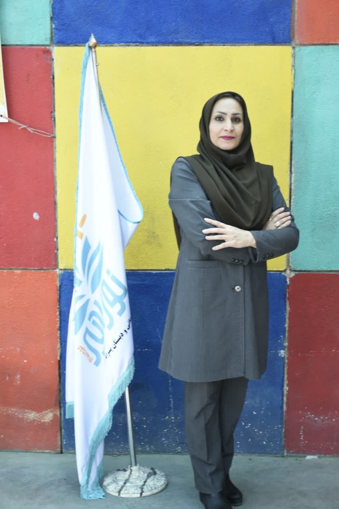 سهیلا ثابت راسخ معلم پایه دوم مدرسه نورامیر