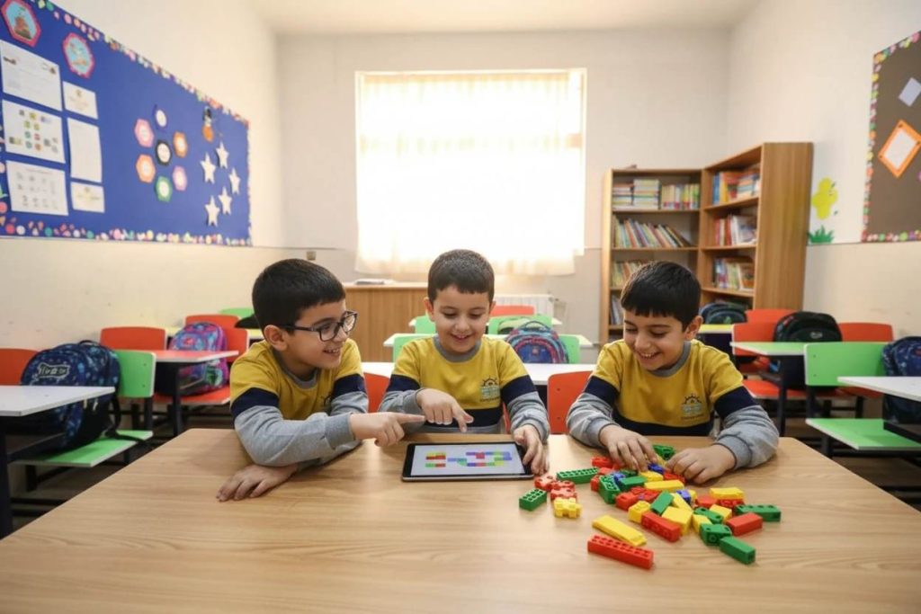 کودکی در حال یادگیری نام احساسات با استفاده از فلش‌کارت، یک راهکار عملی برای افزایش خودآگاهی و تقویت هوش هیجانی در پسران