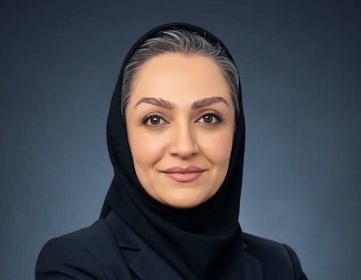 عکس خانم رشمانی مربی خوشنویسی مدرسه نورامیر اصفهان