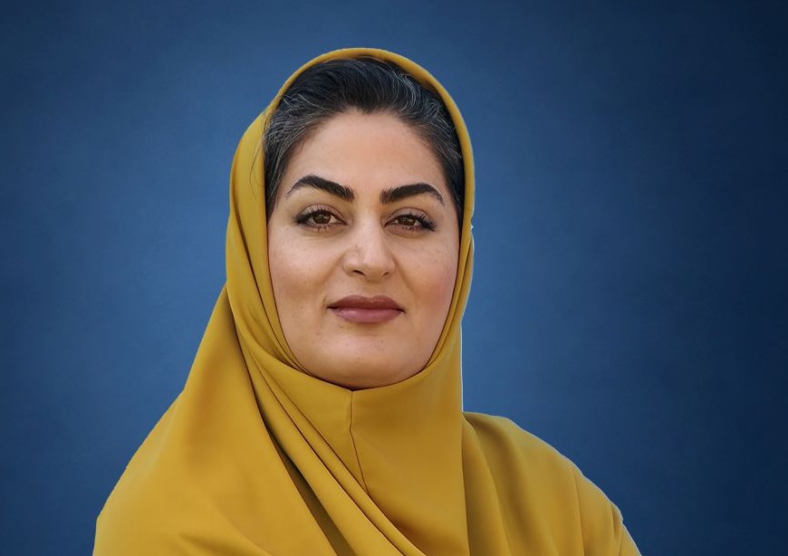 عکس خانم ملک آموزگار پایه چهارم دبستان نورامیر اصفهان